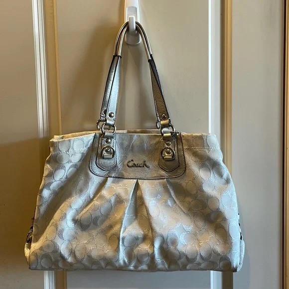 ✨Coach Purse ✨ - Picture 1 of 11